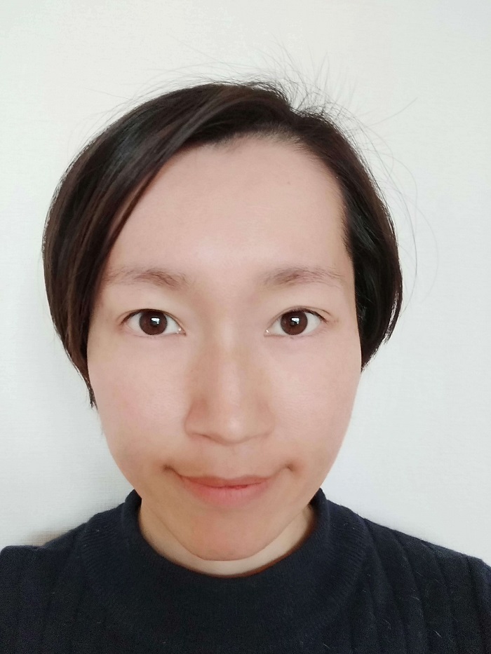 モデルさん(すっぴん)絆創膏を貼ったあとの写真
